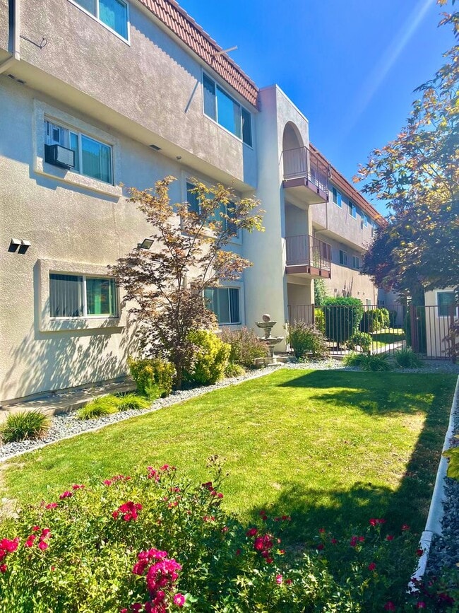 Photo - Sherwood Forest Apartments