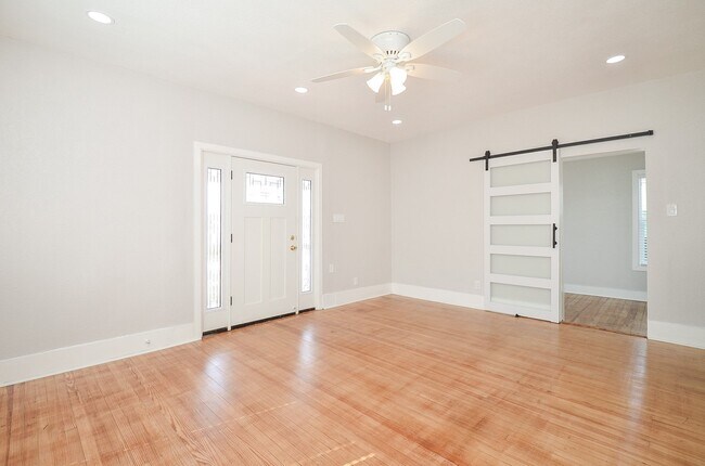 Photo - 4333 Harby St