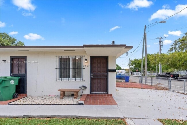 Building Photo - 2325 NW 29th St Unit 6 Rental