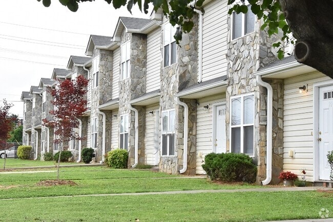 Building Photo - 640 S Main St Rental