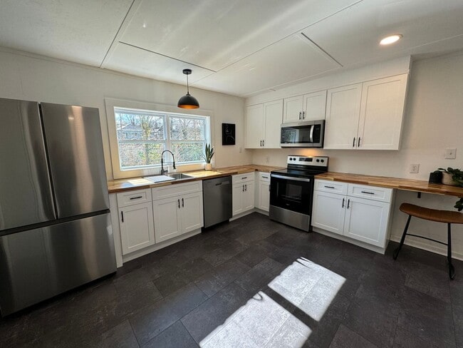 Photo - 818 Maple Ave SE Unit Apt 1