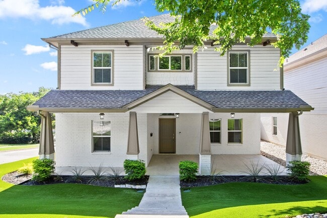 Building Photo - * MOVE IN SUMMER 6/16/2027 * 6 Bed 4 Bath ... Rental