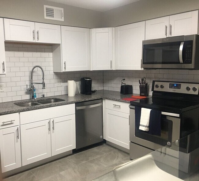 Photo - DSP-600 N East Duplex Unit 600 N East St #B