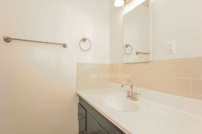 Photo - 2256 McNab Ave