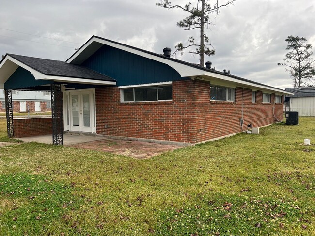 Photo - 909 Green Rd