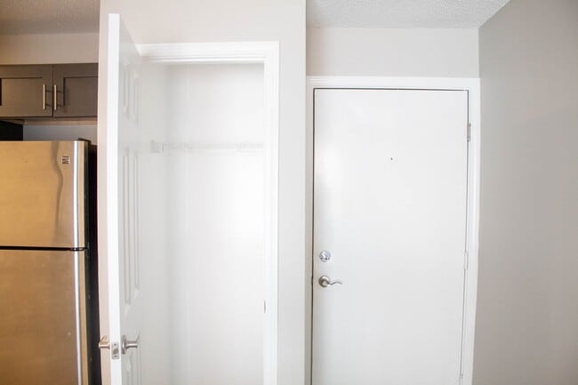 Photo - 103 E Chalmers