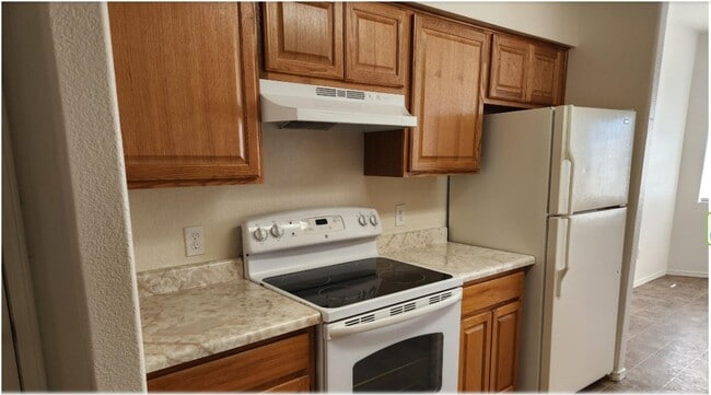 Photo - Rare Ground Level Unit - 2 Bed / 1 Bath w/private yard Unidad 1