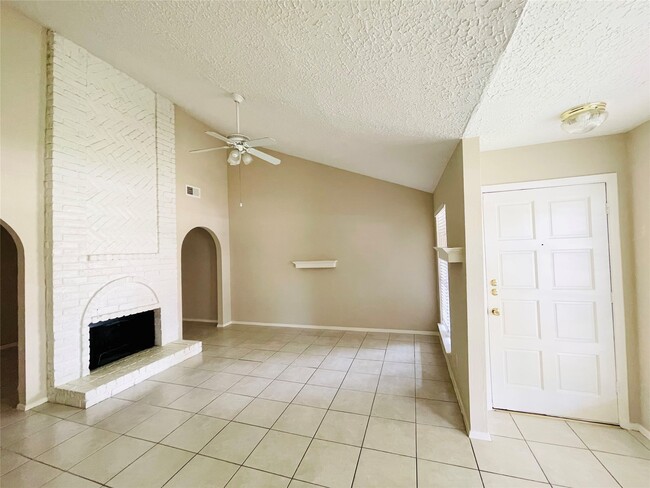 Photo - 19319 Lazy Valley Dr Casa