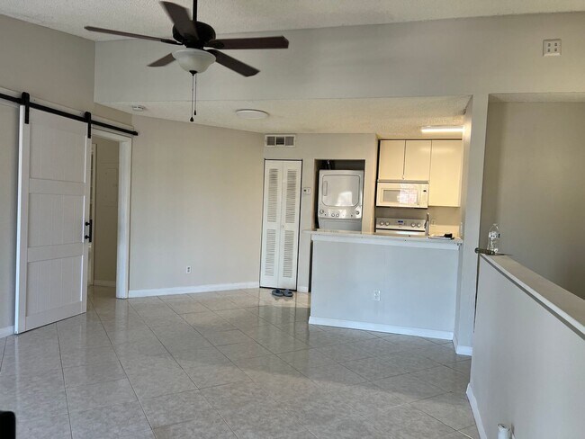 Photo - ANNUAL RENTAL - 2ND FLOOR 1 BED + DEN / 1 ...