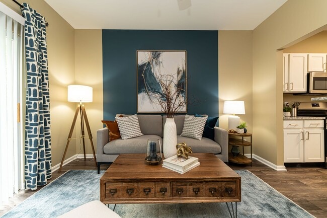 Spacious living room - Cooper Creek