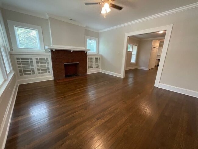 Photo - 339 Mathewson Pl SW