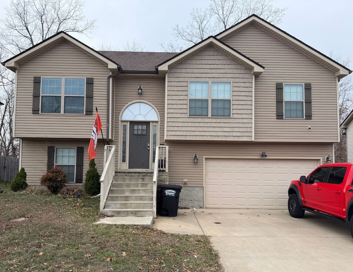 Split Foyer with a Fenced Backyard! - Split Foyer with a Fenced Backyard!