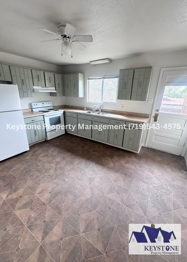 Photo - Charming Duplex in Pueblo West – Comfortable & Convenient Living $1300/$1300 Unidad 947 S. Honeysuckle Dr.