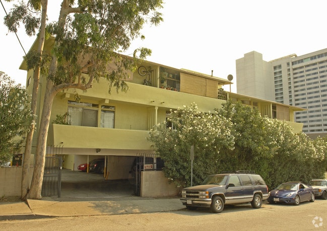 Hollywood Cozmo Apartments