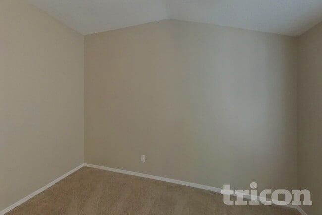 2805 Trotters Pointe Dr