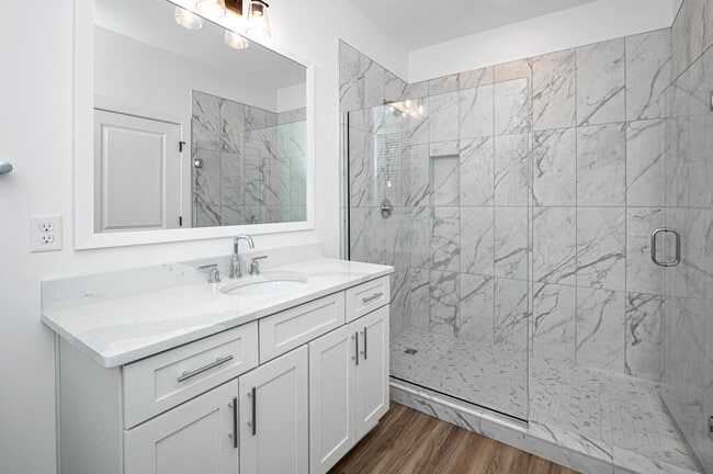 Photo - 2468 18th St S