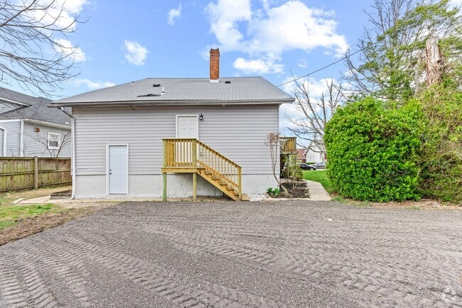 Building Photo - 2921 Glenmore Ave Unit 1 Rental