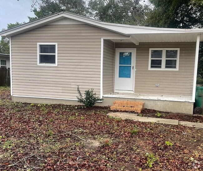 Building Photo - Near Hulburt AFB  2 Bedroom-1 Bath Home in...