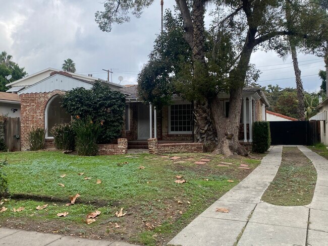 Photo - 11147 La Maida St House