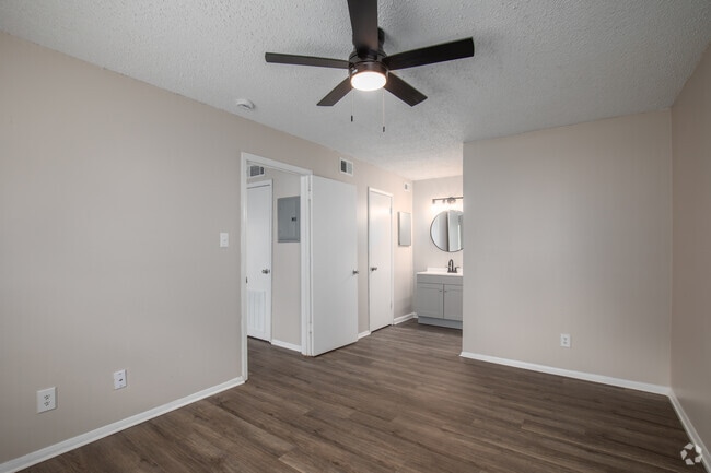1BR, 1BA - 550SF Updated - Bedroom