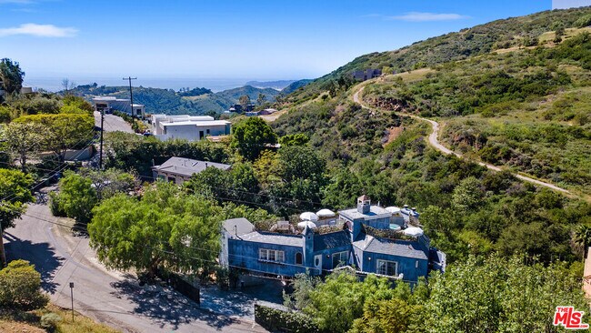 2851 Seabreeze Dr
