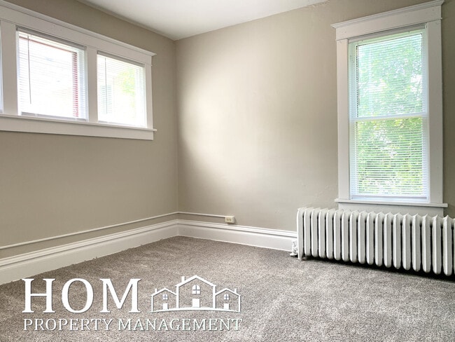 Photo - 330 Center St