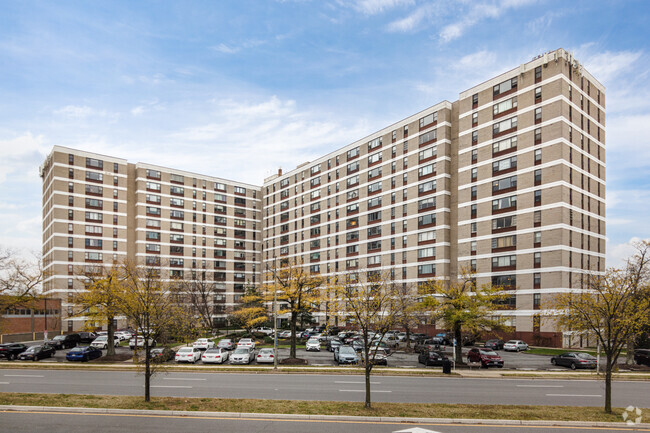 Photo - 4600 Duke St Apartments