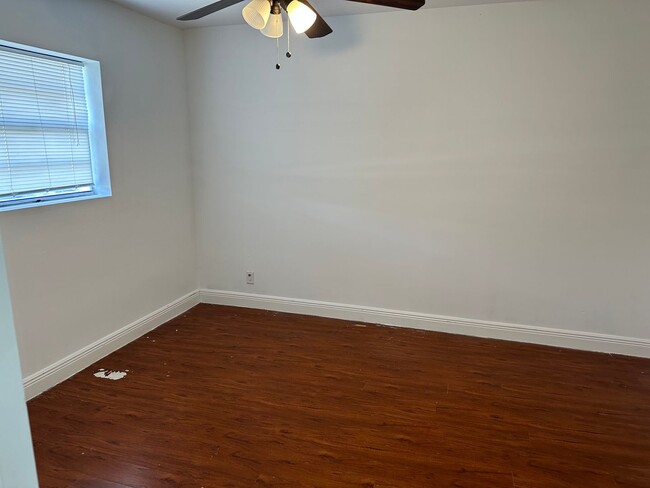 Photo - 4 bed 2 bath plus a den, could be a 5th bed.