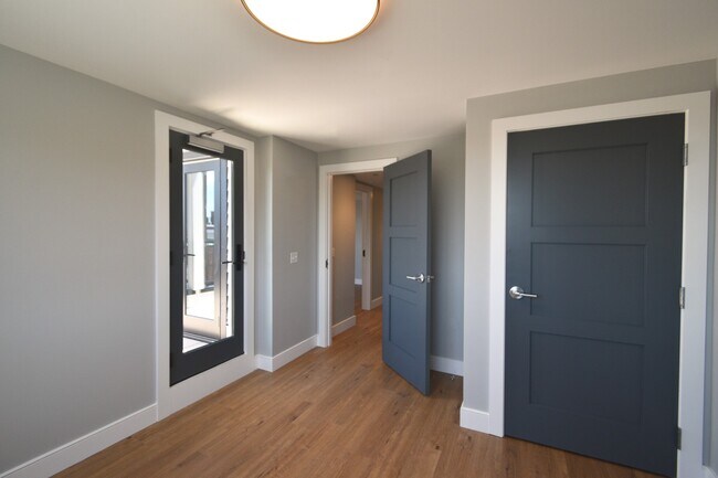 449 W Broadway