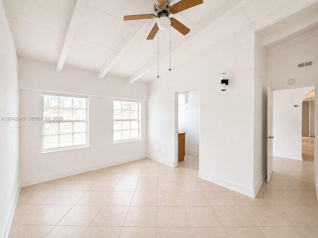 Photo - 401 NW 198th St