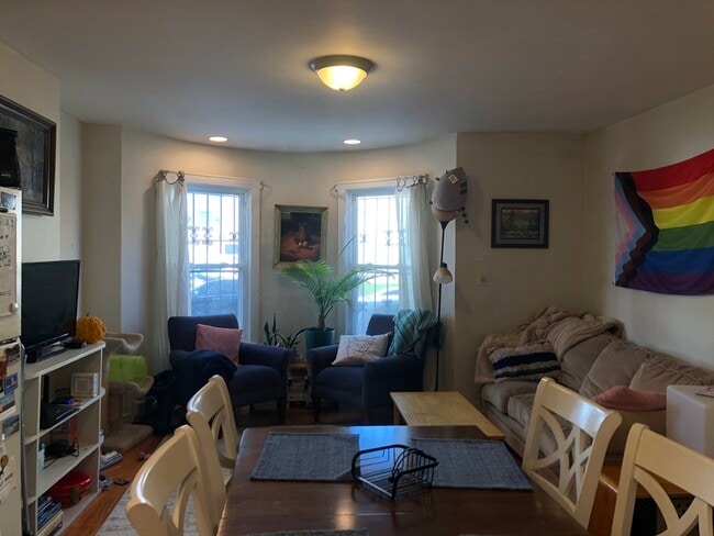 Building Photo - 96 Hammond St Unit 3 Rental