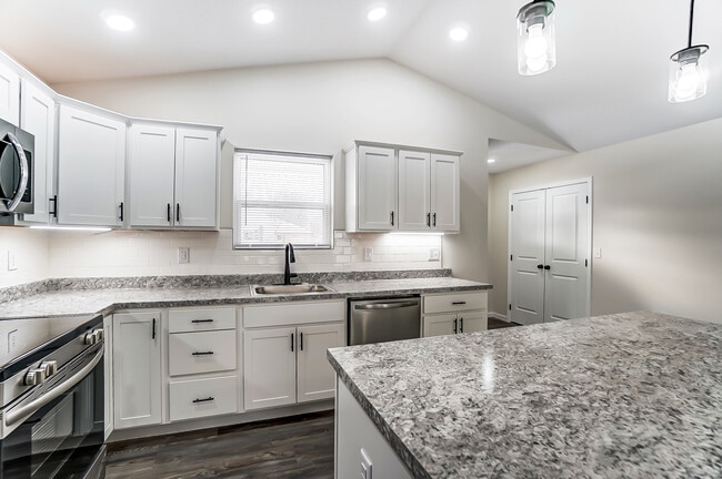 Photo - 1432 W Elm St