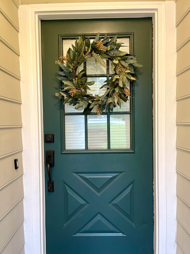 Photo - 717 Redwood Park