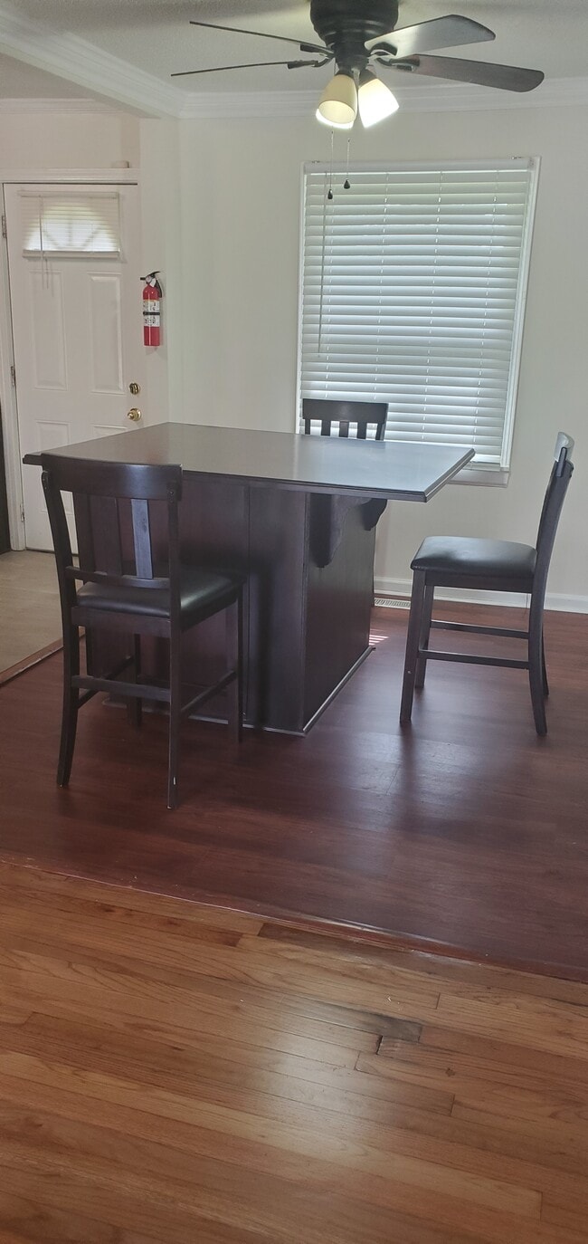 Photo - 3072 Lone Oak Ave SW