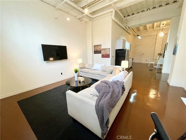 Building Photo - 312 W 5th St Unit 701