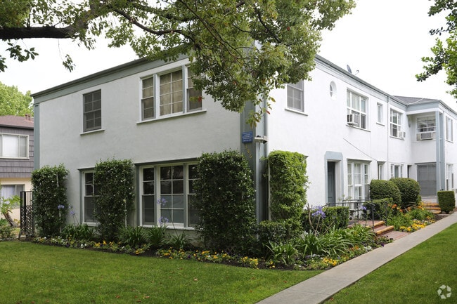 Maple Dr Apartments