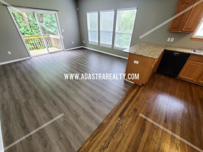 Photo - Spacious Townhome in Piper School District...