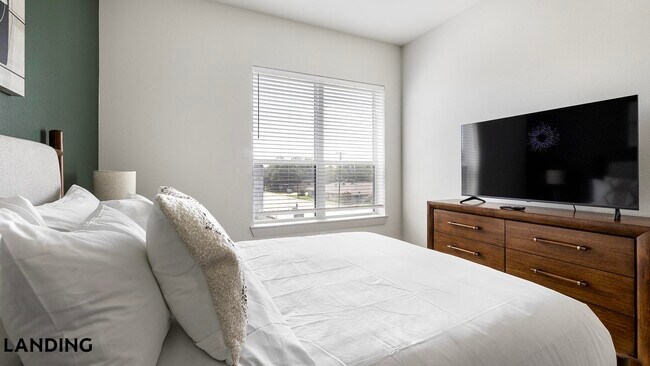 1345 E 15th St Unit 228