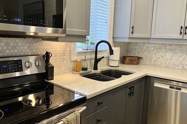 Photo - 667 Johnston Pk Ave