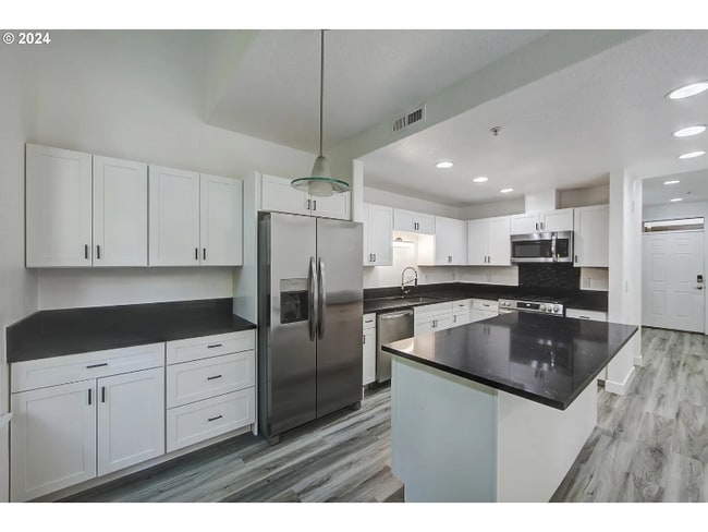 Photo - 6267 NE Carillion Dr Unidad 103