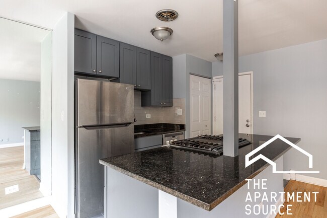 Photo - 3801 N Pine Grove Ave Unidad 304