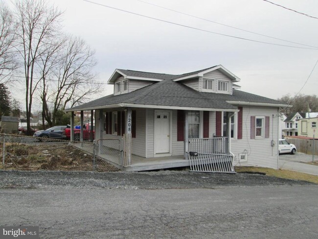 Photo - 1208 Locust St House