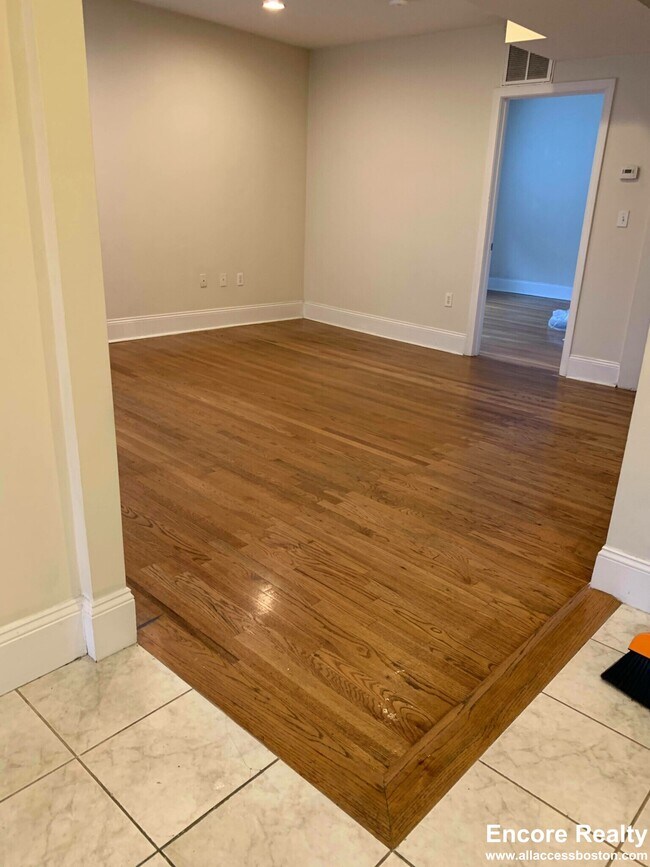 Photo - 23 Aspinwall Ave Unidad 10