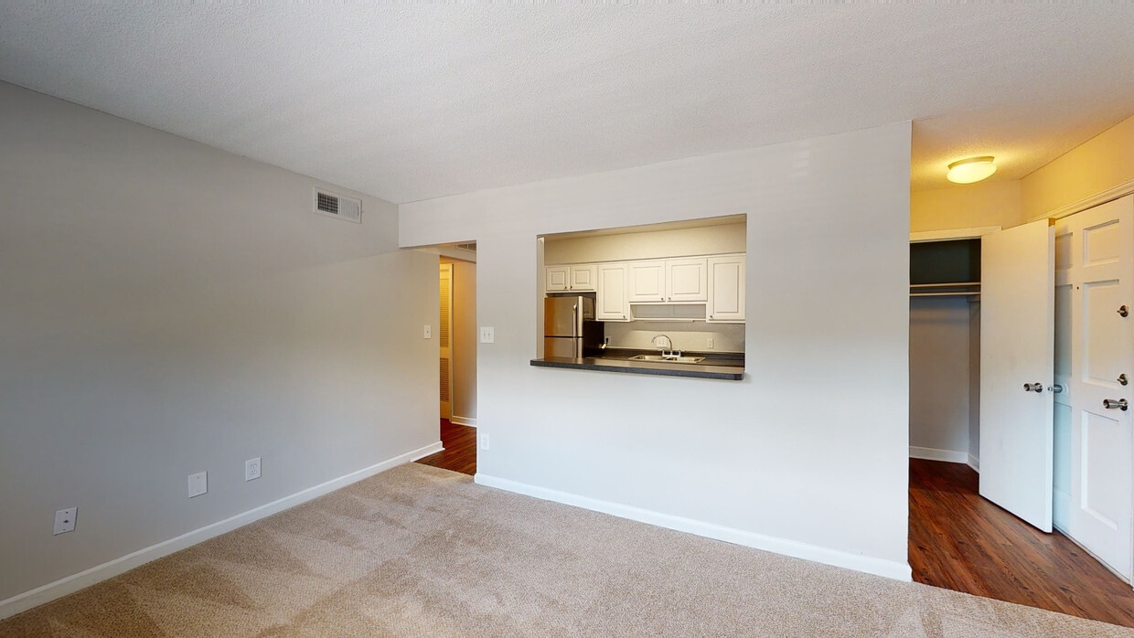 Photo - Kingswood - Students save up to 10%! Apartments