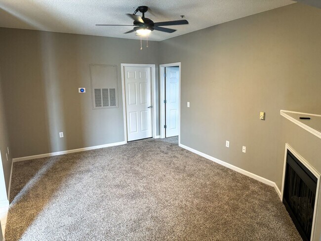 Building Photo - Fresh new 1 Bed / 1.5 Bath Condo in the heart of Brier Creek