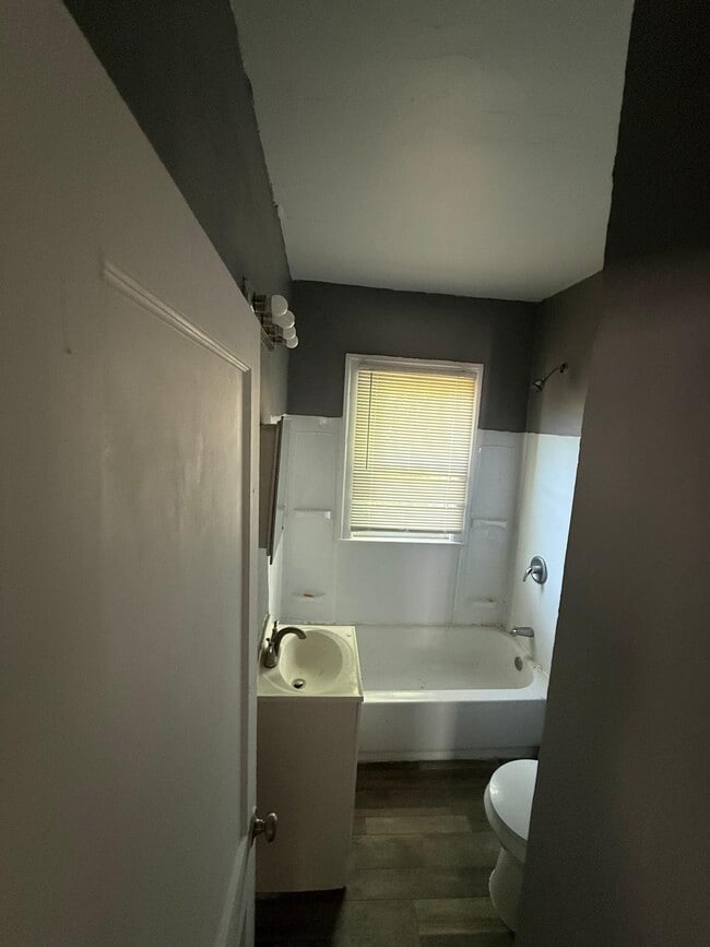 Photo - 5517 Hillsboro St