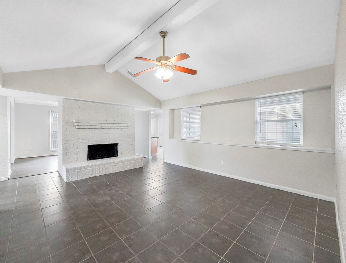 Photo - 817 Willow Creek Dr