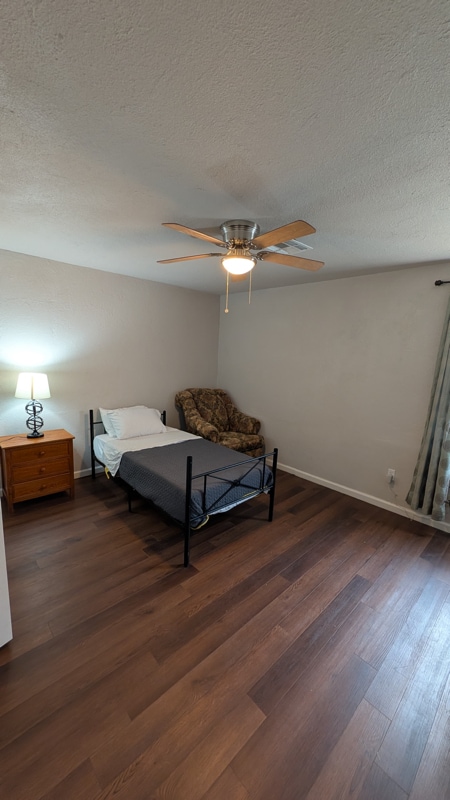 Building Photo - 1004 NE 28th St