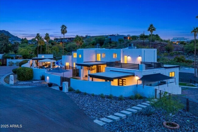 Building Photo - 3112 E Palo Verde Dr