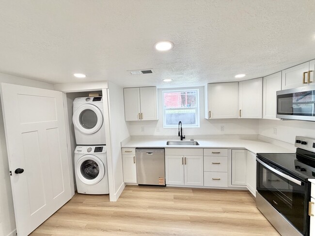 Photo - 651 N 800 W St